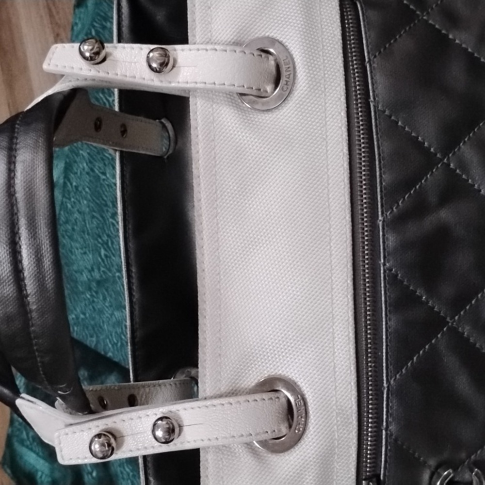 Chanel Vintage Tote - Picture 3 of 15